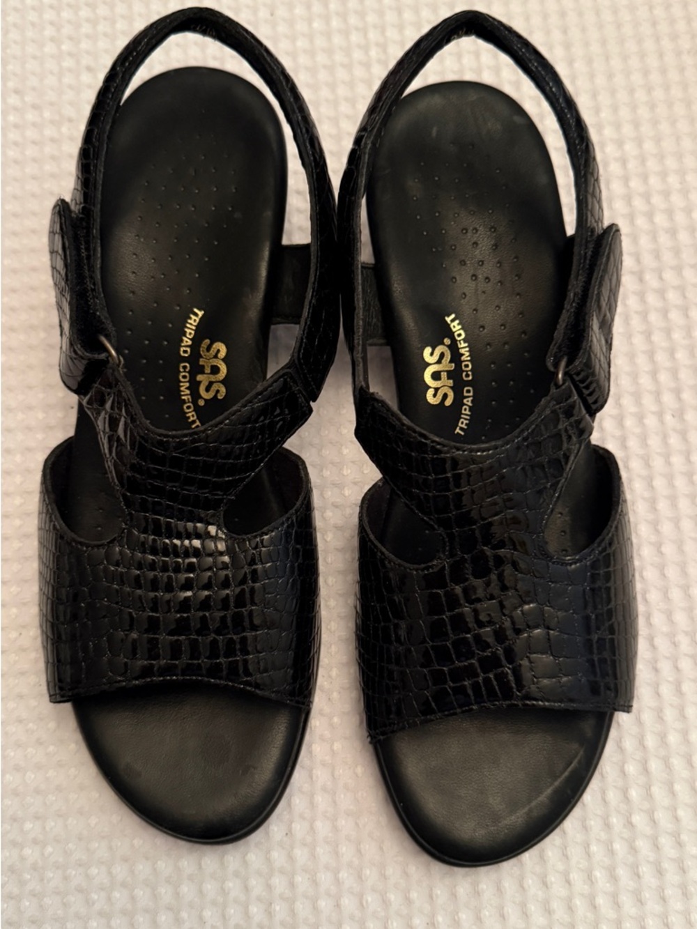 SAS Black Croc-Embossed Slingback Sandals. 2 inches heels Sz. 8.5 W .
Excellent